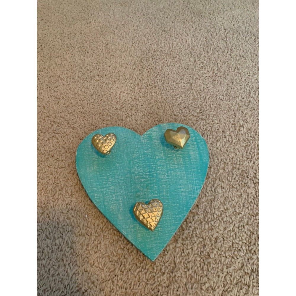 NEW Wall decor heart hanging 3 hooks